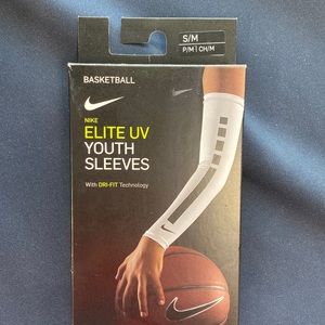 Nike Elite UV Youth UV Sleeve